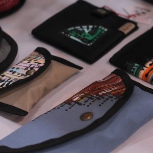 Carteras, bolsos riñoneras, billeteras en tela pintada